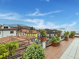 House In the Heart of Baveno Within Walking Distance of the Lake