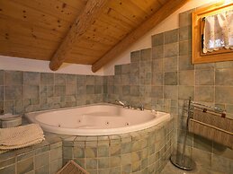 Dreamy Cottage in Bellamonte Italy with Hot Tub