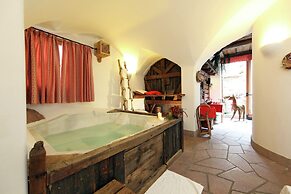 Dreamy Cottage in Bellamonte Italy with Hot Tub
