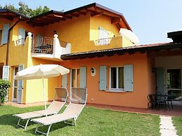 Belvilla by OYO Cozy Holiday Home With Barbecue