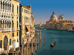 Sun Drenched Residence with Pool in Rosolina Mare