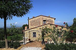 Romantic Farmhouse near Medieval Village of Montaione