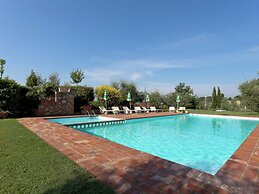 Holiday Home With Swimming Pool in Foiano Della Chiana