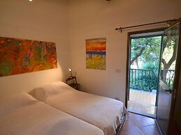 Small House in the Hills for Beautiful Walks Near the Sea