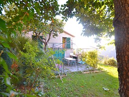 Small House in the Hills for Beautiful Walks Near the Sea