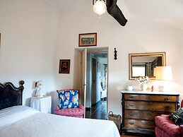 Small House in the Hills for Beautiful Walks Near the Sea