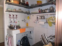 Small House in the Hills for Beautiful Walks Near the Sea