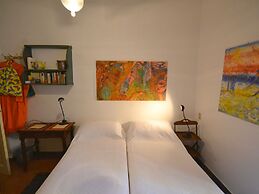 Small House in the Hills for Beautiful Walks Near the Sea