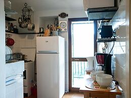 Small House in the Hills for Beautiful Walks Near the Sea