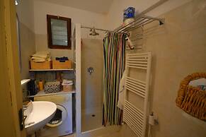 Small House in the Hills for Beautiful Walks Near the Sea