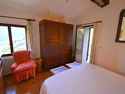 Small House in the Hills for Beautiful Walks Near the Sea