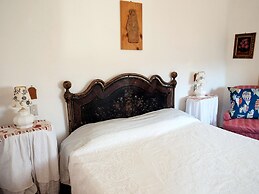 Small House in the Hills for Beautiful Walks Near the Sea