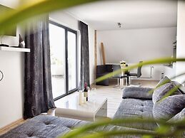 Large Holiday Home With Roof Terrace and Garden
