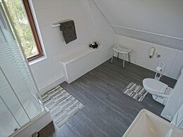 Large Holiday Home With Roof Terrace and Garden
