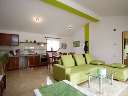 Luxurious Apartment in Sajini Croatia