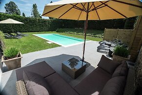 Namur Mansion by the Meus