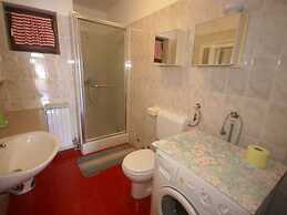 Charming Apartment in Banjole Near Sea