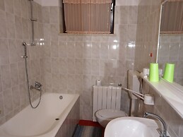 Charming Apartment in Banjole Near Sea