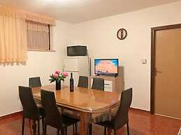 Charming Apartment in Banjole Near Sea