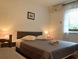 Charming Apartment in Banjole Near Sea