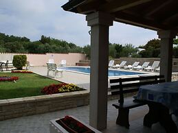 Charming Apartment in Banjole Near Sea