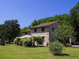 Belvilla by OYO Cozy Holiday Home With Garden