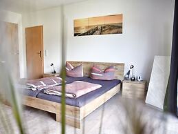 Holiday Home Near the sea With own Garden
