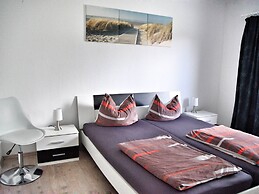 Holiday Home Near the sea With own Garden