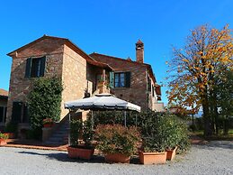 Holiday Home With Swimming Pool in Foiano Della Chiana