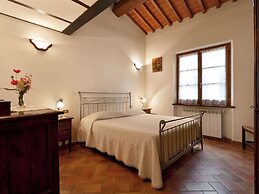 Holiday Home With Swimming Pool in Foiano Della Chiana