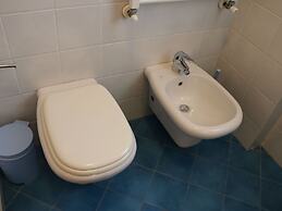 Holiday Home with Nicely Decorated Interior near Lake Garda