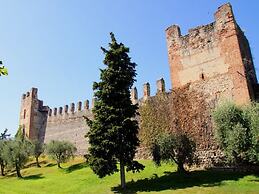 Holiday Home with Nicely Decorated Interior near Lake Garda