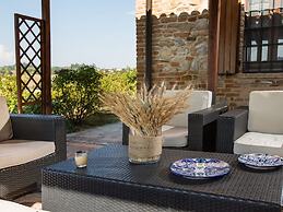 Magnificent old Country House With Garden and Private Pool, With Wifi