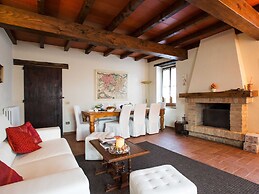 Magnificent old Country House With Garden and Private Pool, With Wifi