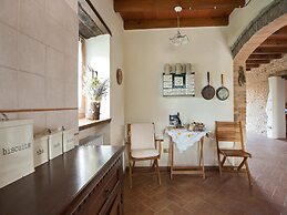 Magnificent old Country House With Garden and Private Pool, With Wifi