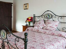 Magnificent old Country House With Garden and Private Pool, With Wifi