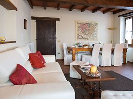 Magnificent old Country House With Garden and Private Pool, With Wifi