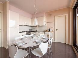 Belvilla by OYO Panoramic House in a Residence