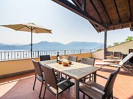 Belvilla by OYO Panoramic House in a Residence