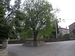 Vintage Holiday Home in Rakalj With Garden