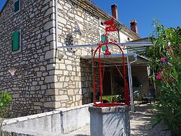 Vintage Holiday Home in Rakalj With Garden