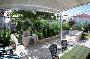 Vintage Holiday Home in Rakalj With Garden