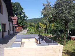 Large Luxury House with Sauna & Hot Tub in Giant Mountains near ski Ar