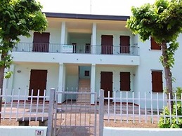 Sun Drenched Seaside Holiday Home near Venice