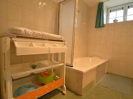 Combine City & Countryside in Well Kept House With Many Games, Next to