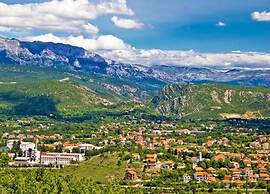Spacious Stay in Historic Knin