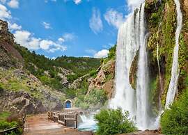 Spacious Stay in Historic Knin