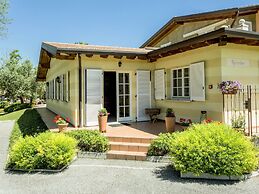 Belvilla by OYO Attractive Residence on Lake Garda