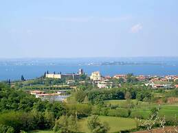 Belvilla by OYO Attractive Residence on Lake Garda