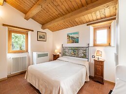 Dwelling in Renovated Barn near Birthplace of Michelangelo